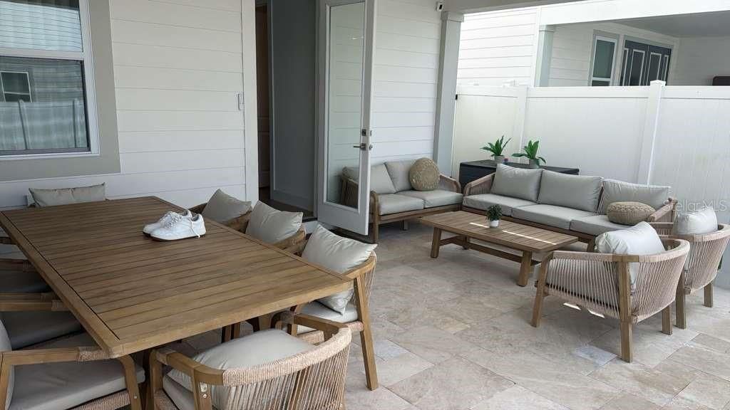 Activo con contrato: $969,000 (5 camas, 4 baños, 3787 Pies cuadrados)