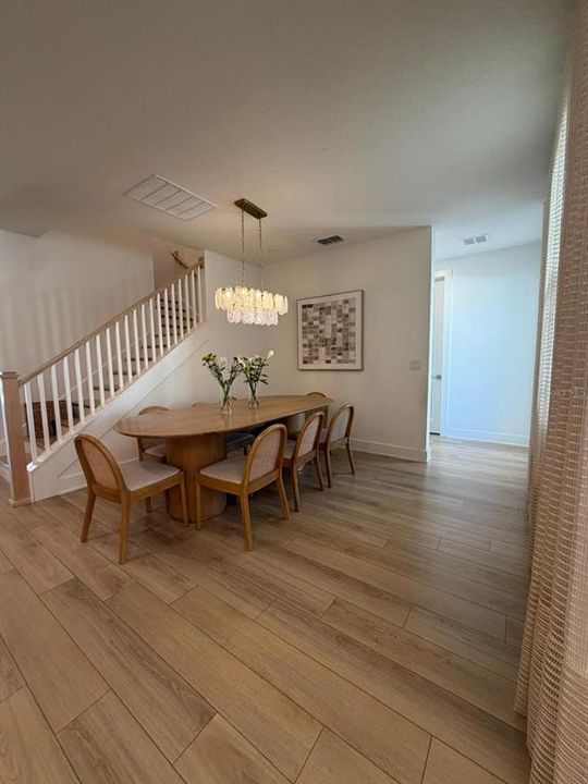 Activo con contrato: $969,000 (5 camas, 4 baños, 3787 Pies cuadrados)