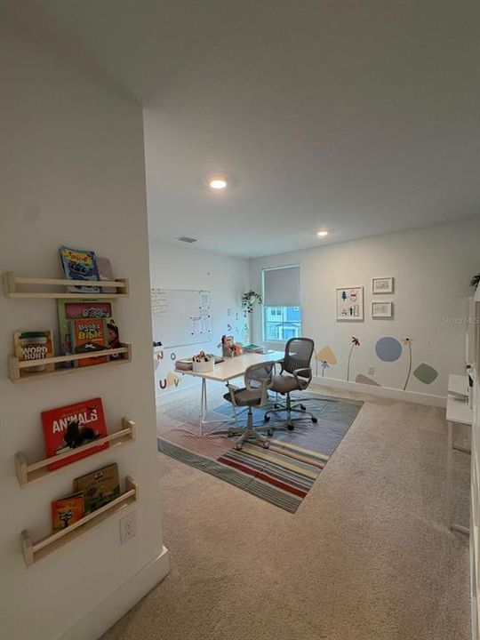 Activo con contrato: $969,000 (5 camas, 4 baños, 3787 Pies cuadrados)