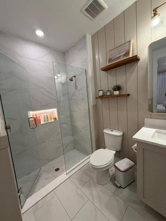 Activo con contrato: $969,000 (5 camas, 4 baños, 3787 Pies cuadrados)