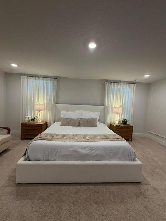 Activo con contrato: $969,000 (5 camas, 4 baños, 3787 Pies cuadrados)
