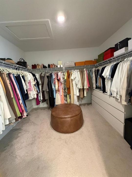 Activo con contrato: $969,000 (5 camas, 4 baños, 3787 Pies cuadrados)
