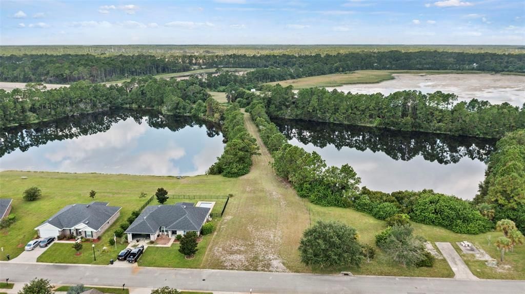 待售: $397,850 (5.60 acres)