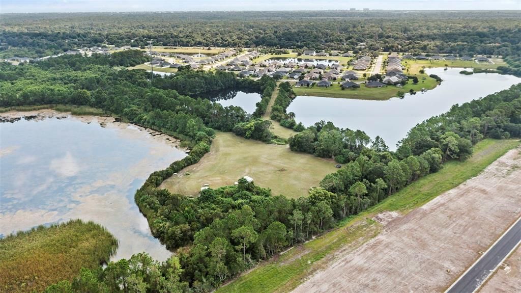 待售: $397,850 (5.60 acres)