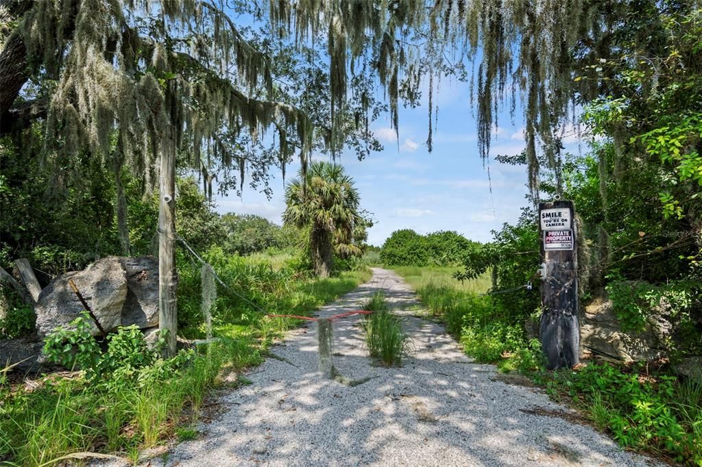 待售: $397,850 (5.60 acres)