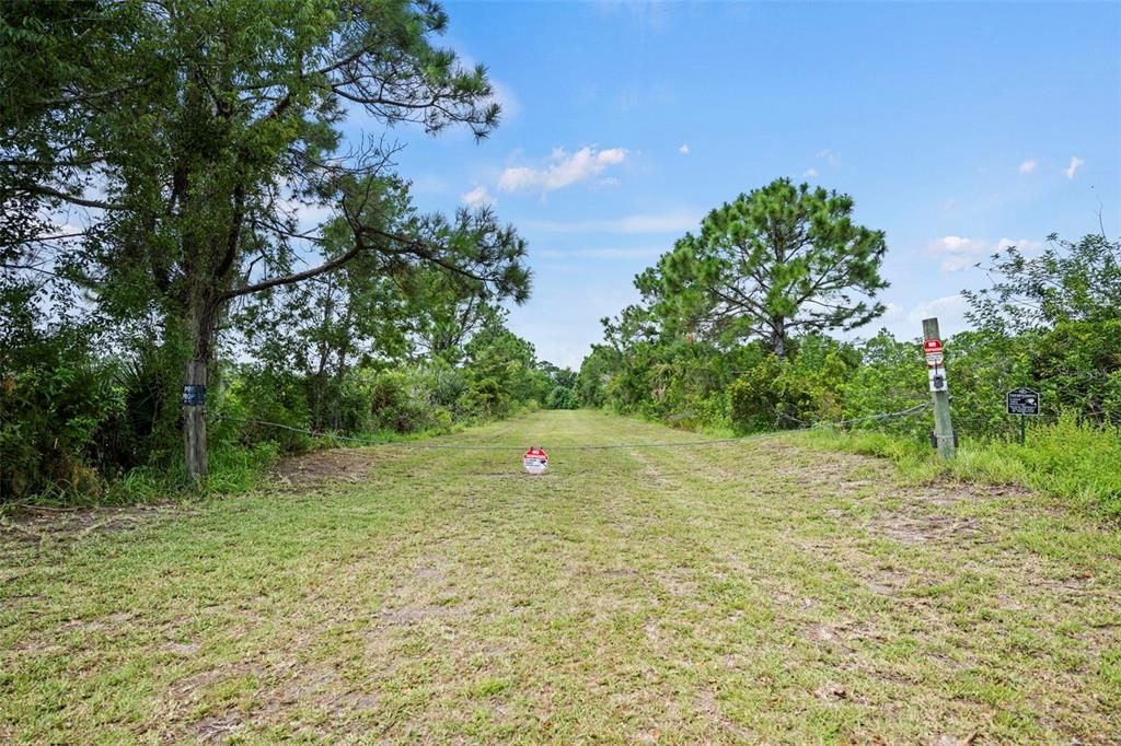 待售: $397,850 (5.60 acres)