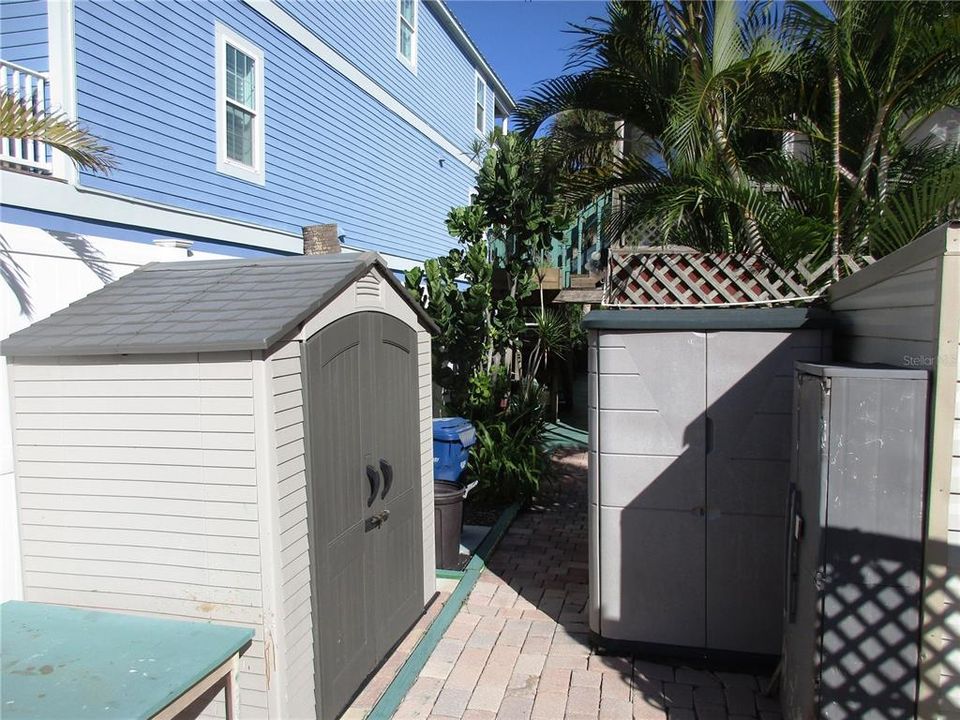 For Sale: $1,200,000 (5 beds, 0 baths, 2961 Square Feet)