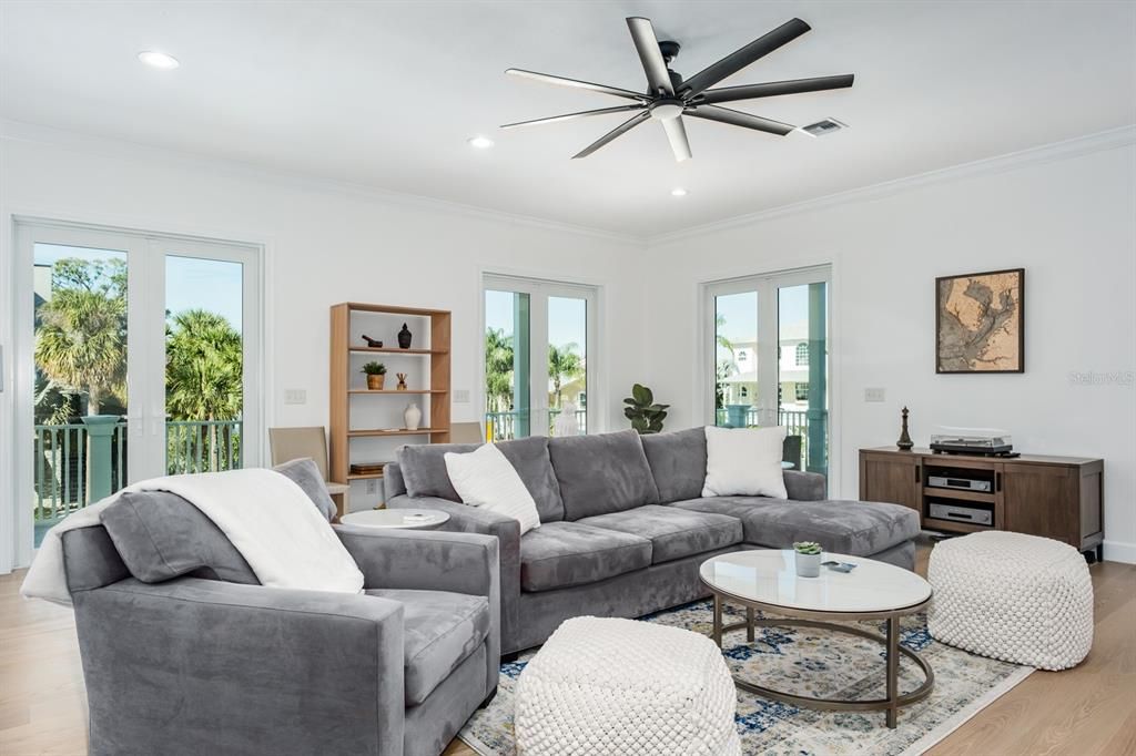 En Venta: $1,599,900 (4 camas, 3 baños, 3334 Pies cuadrados)