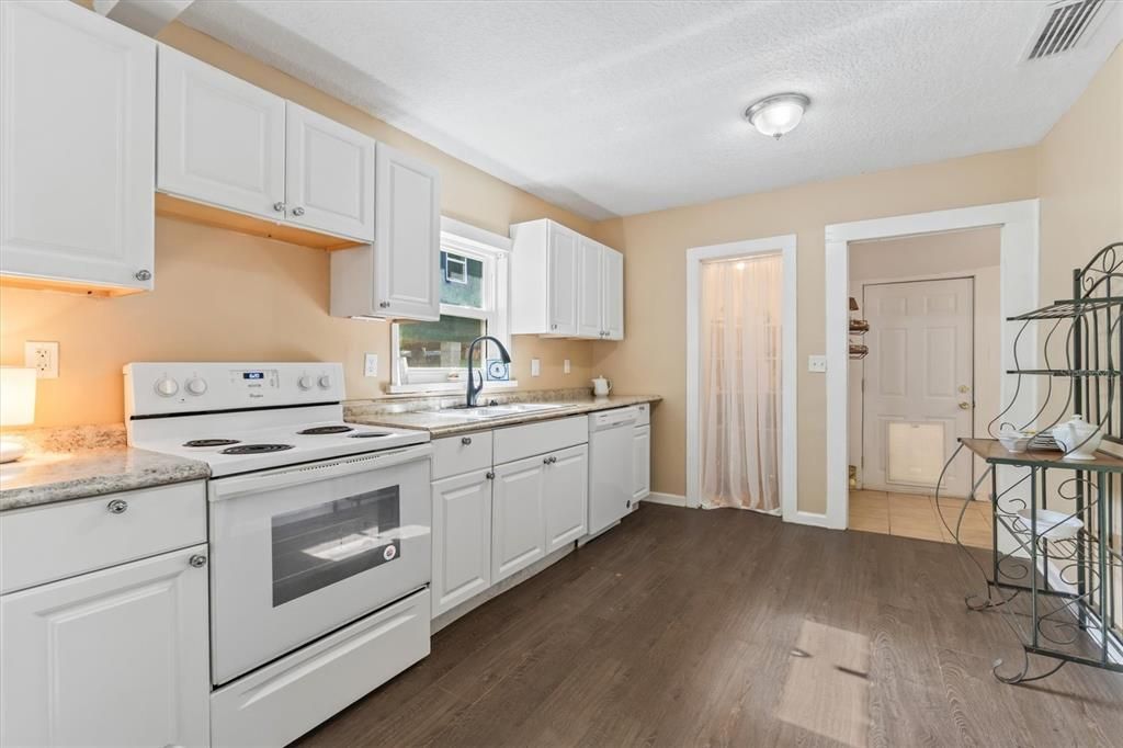 En Venta: $495,000 (3 camas, 2 baños, 1708 Pies cuadrados)