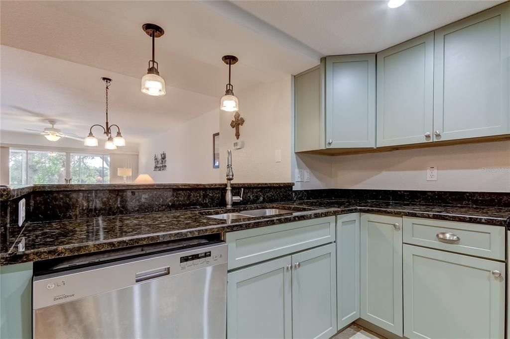 В аренду: $3,400 (3 спален, 3 ванн, 1749 Квадратных фут)