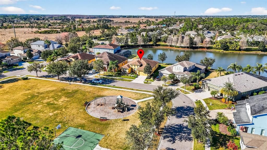 Под контрактом: $399,999 (3 спален, 2 ванн, 2418 Квадратных фут)