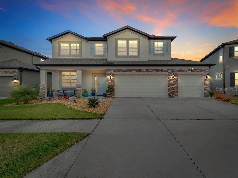 For Sale: $849,999 (5 beds, 4 baths, 3761 Square Feet)