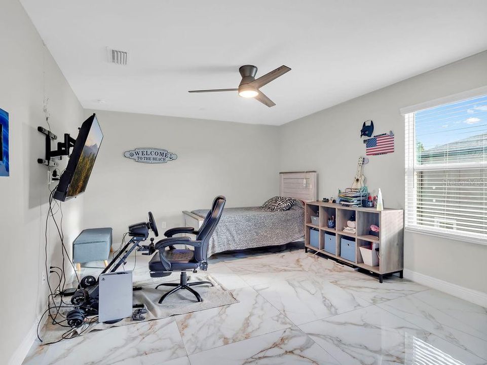 For Sale: $849,999 (5 beds, 4 baths, 3761 Square Feet)