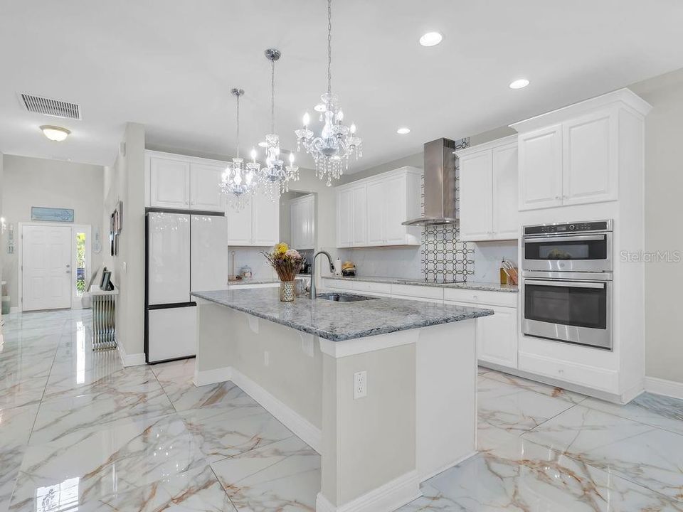 For Sale: $849,999 (5 beds, 4 baths, 3761 Square Feet)