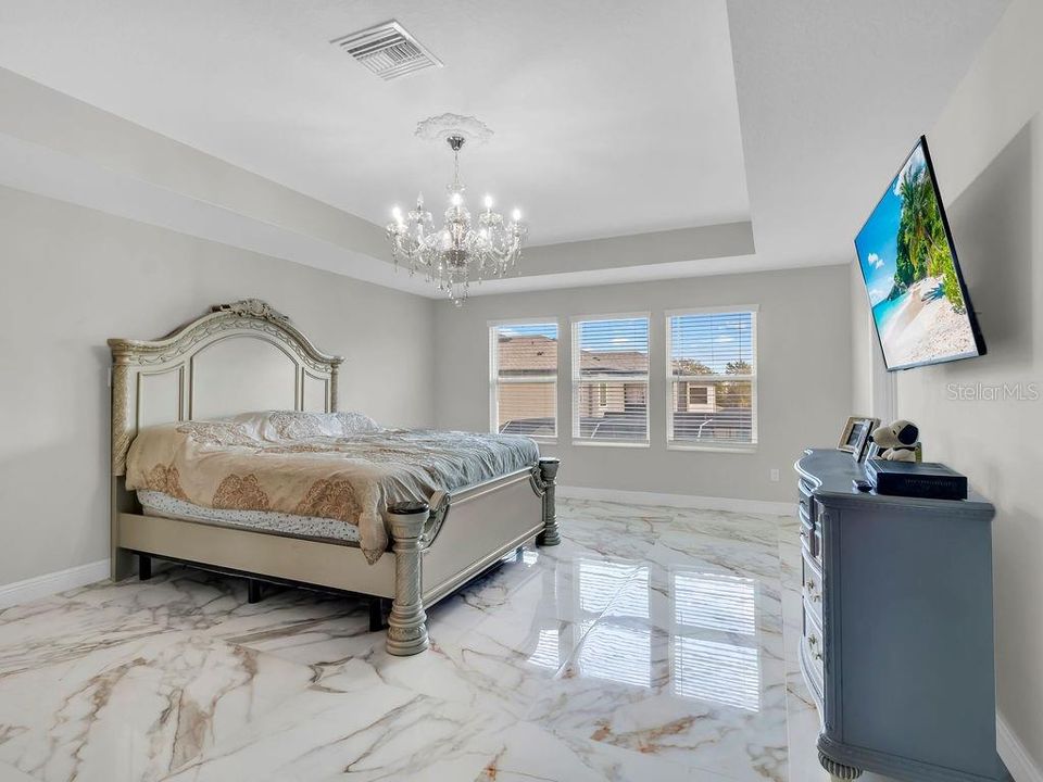For Sale: $849,999 (5 beds, 4 baths, 3761 Square Feet)