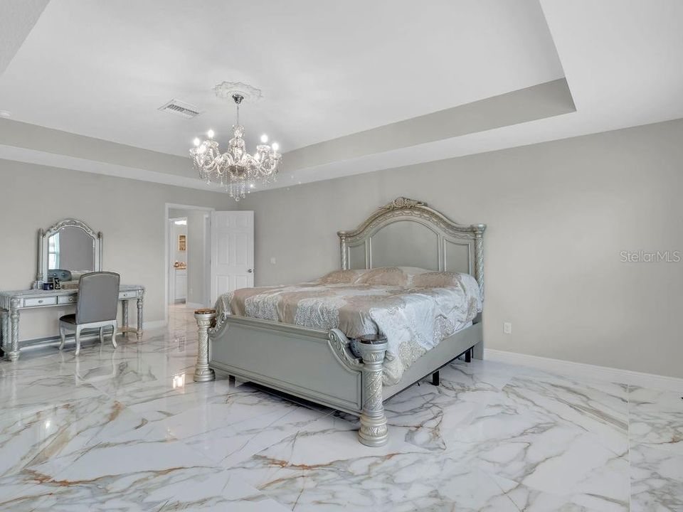 For Sale: $849,999 (5 beds, 4 baths, 3761 Square Feet)