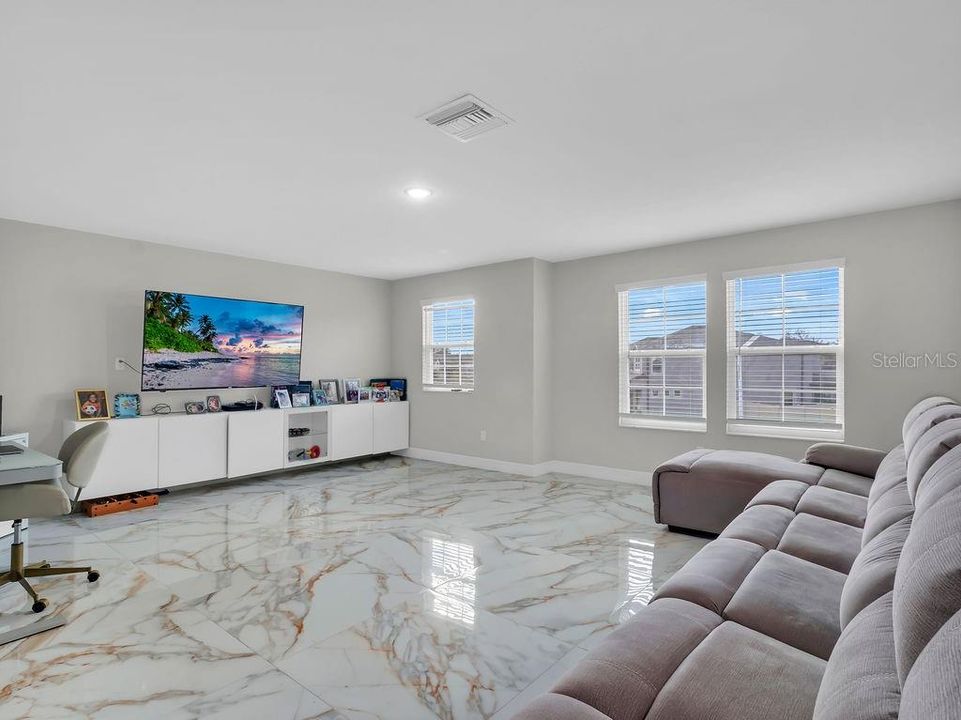 For Sale: $849,999 (5 beds, 4 baths, 3761 Square Feet)