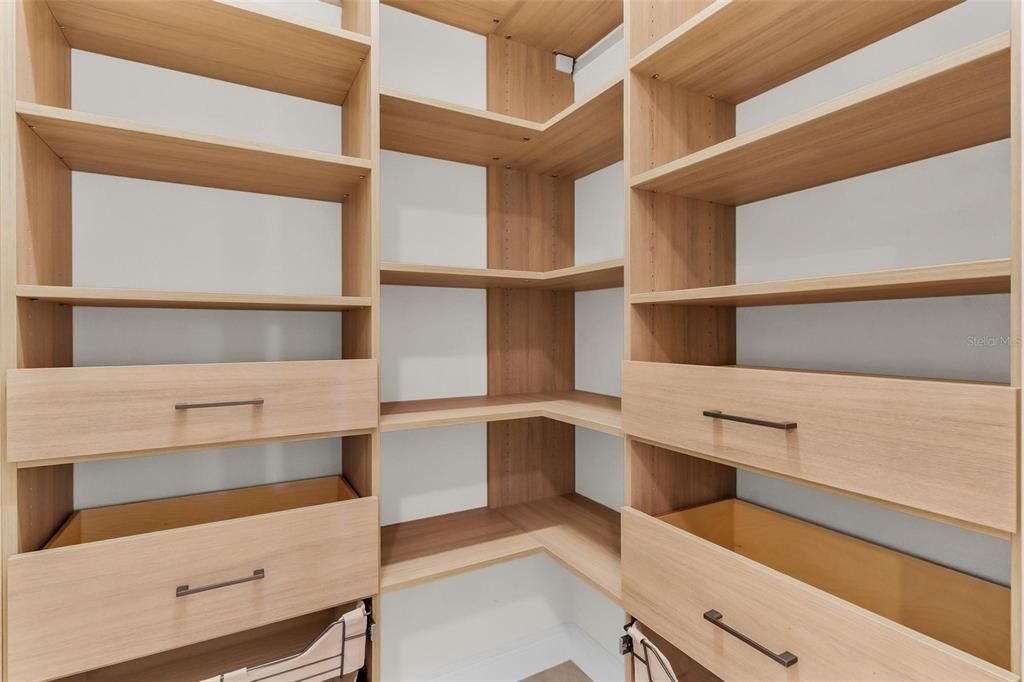 Activo con contrato: $689,000 (3 camas, 3 baños, 2512 Pies cuadrados)