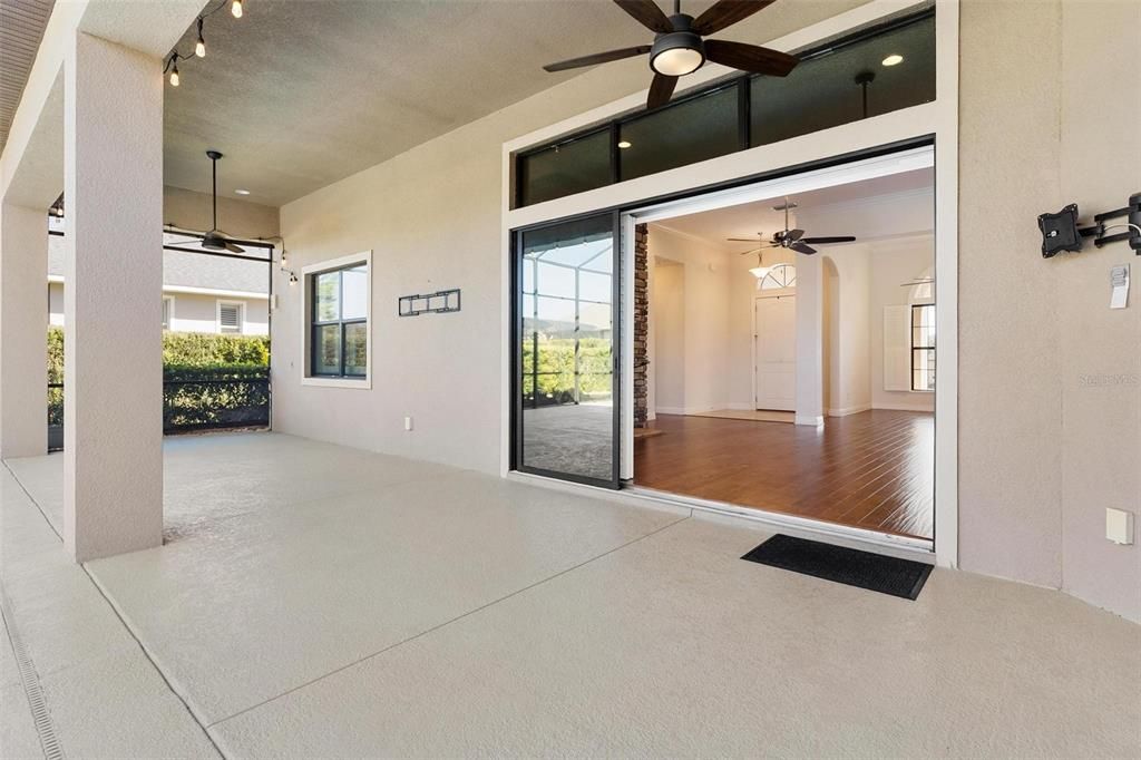 Activo con contrato: $689,000 (3 camas, 3 baños, 2512 Pies cuadrados)