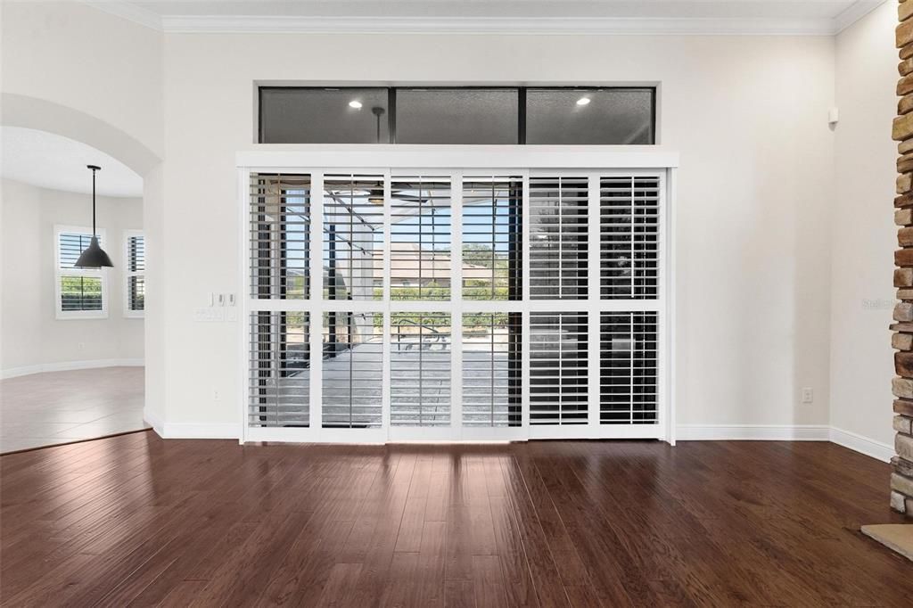 Activo con contrato: $689,000 (3 camas, 3 baños, 2512 Pies cuadrados)