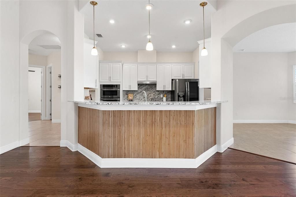 Activo con contrato: $689,000 (3 camas, 3 baños, 2512 Pies cuadrados)
