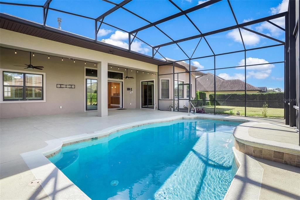 Activo con contrato: $689,000 (3 camas, 3 baños, 2512 Pies cuadrados)