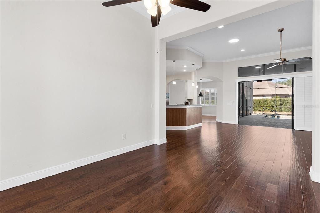 Activo con contrato: $689,000 (3 camas, 3 baños, 2512 Pies cuadrados)