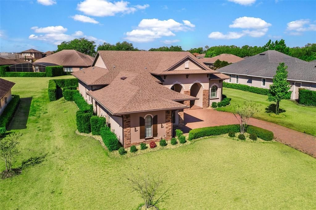 Activo con contrato: $689,000 (3 camas, 3 baños, 2512 Pies cuadrados)