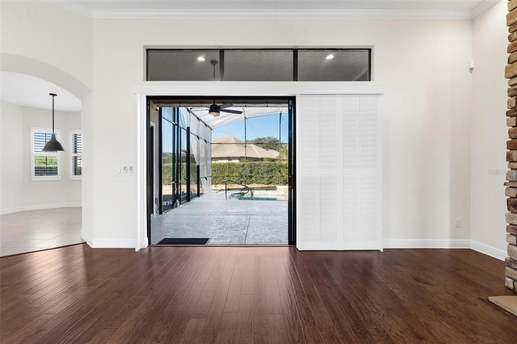 Activo con contrato: $689,000 (3 camas, 3 baños, 2512 Pies cuadrados)
