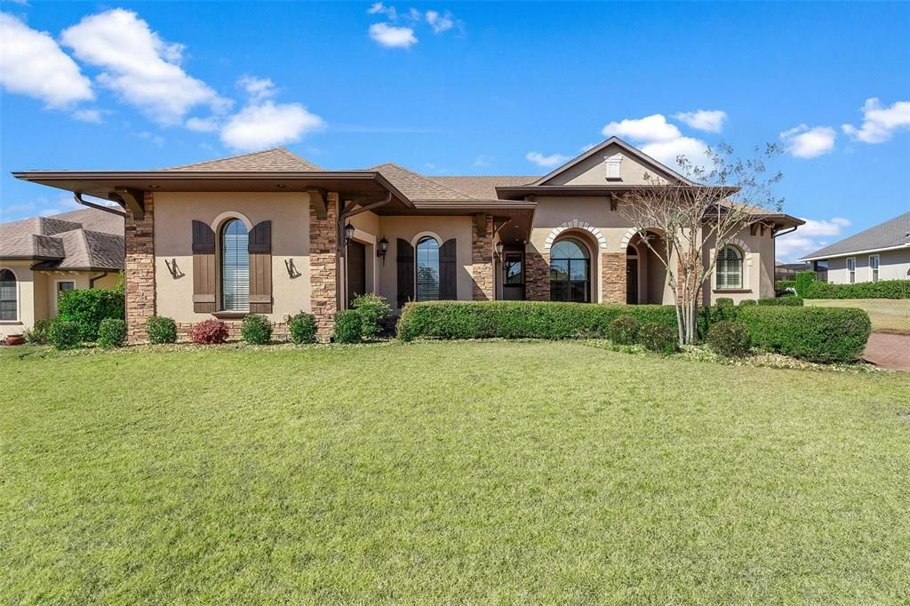 Activo con contrato: $689,000 (3 camas, 3 baños, 2512 Pies cuadrados)