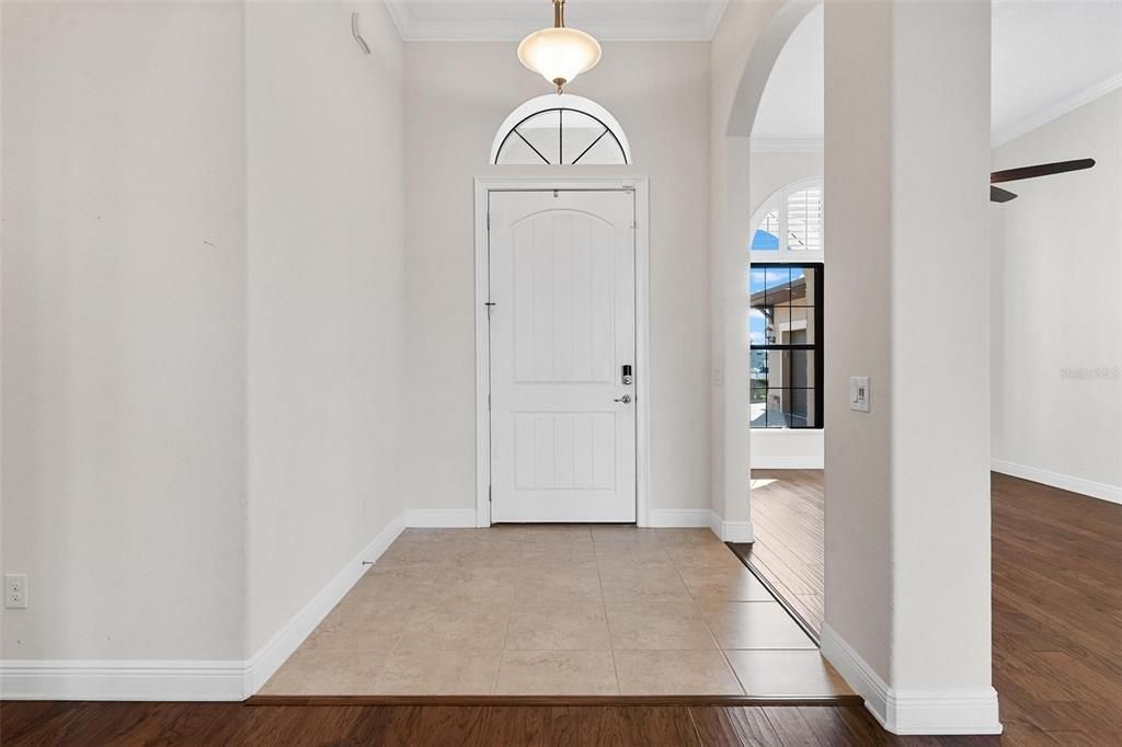 Activo con contrato: $689,000 (3 camas, 3 baños, 2512 Pies cuadrados)