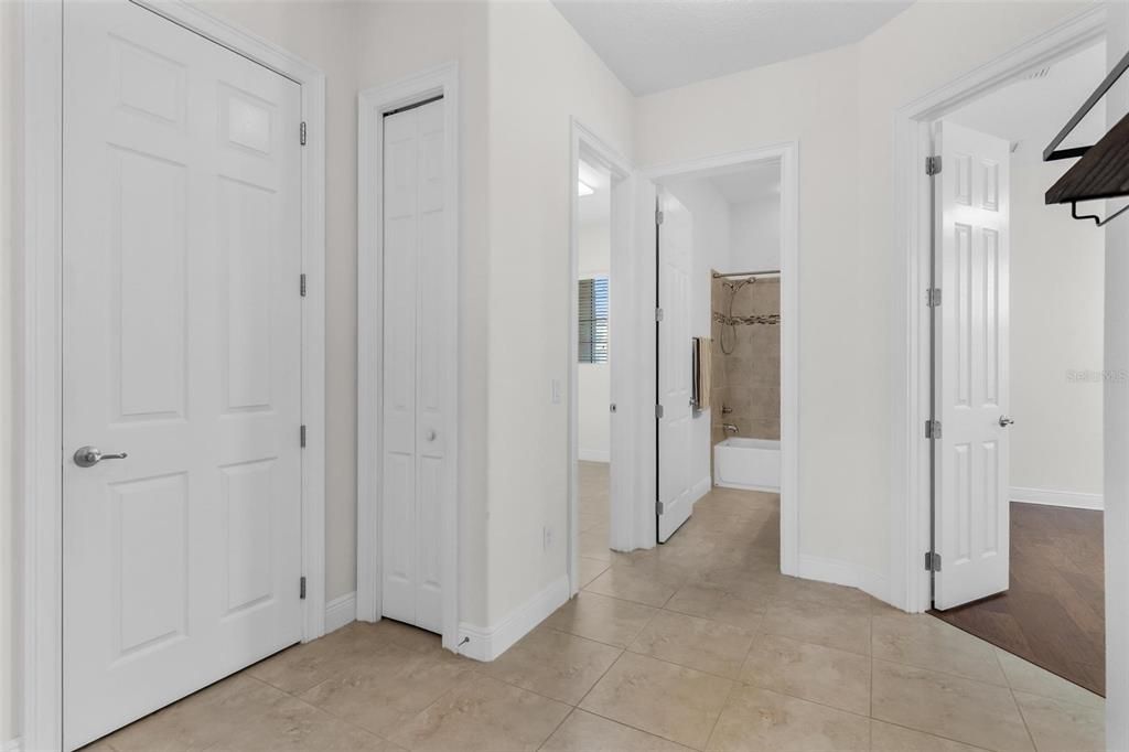 Activo con contrato: $689,000 (3 camas, 3 baños, 2512 Pies cuadrados)