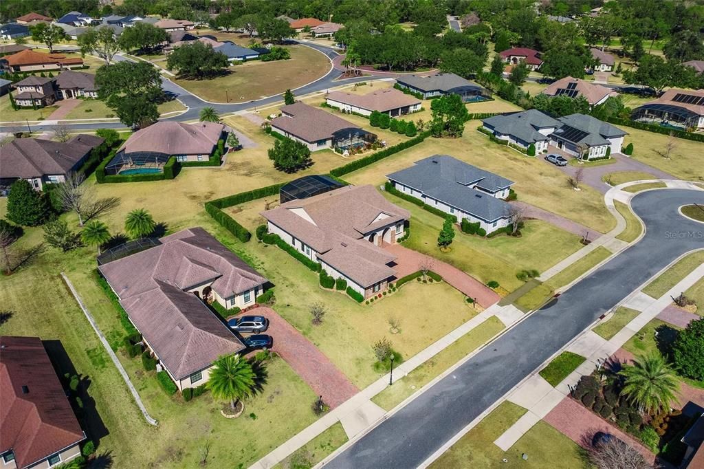Activo con contrato: $689,000 (3 camas, 3 baños, 2512 Pies cuadrados)