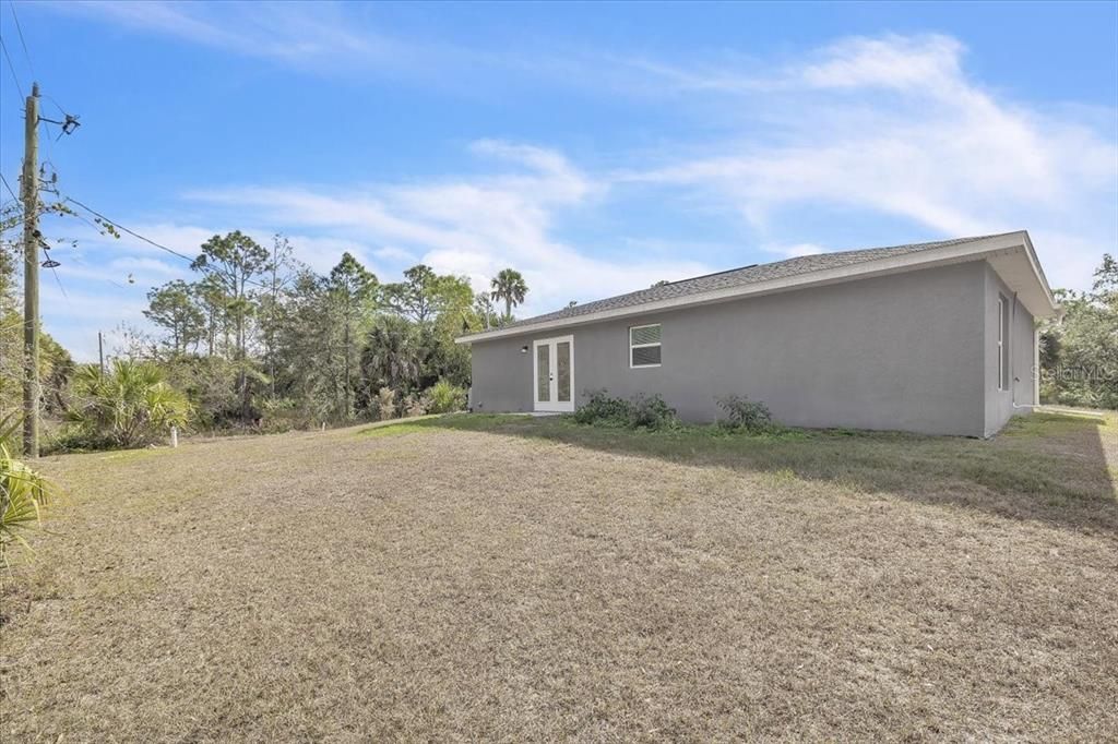 Activo con contrato: $240,000 (3 camas, 2 baños, 1228 Pies cuadrados)