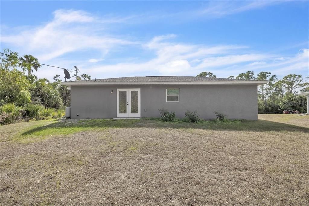 Activo con contrato: $240,000 (3 camas, 2 baños, 1228 Pies cuadrados)