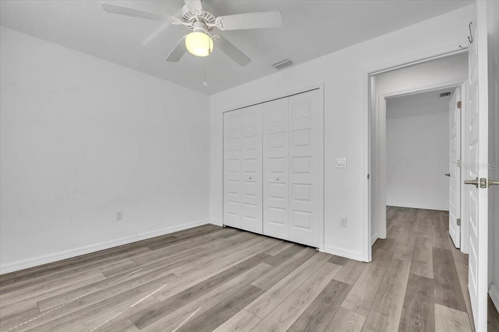 Activo con contrato: $240,000 (3 camas, 2 baños, 1228 Pies cuadrados)