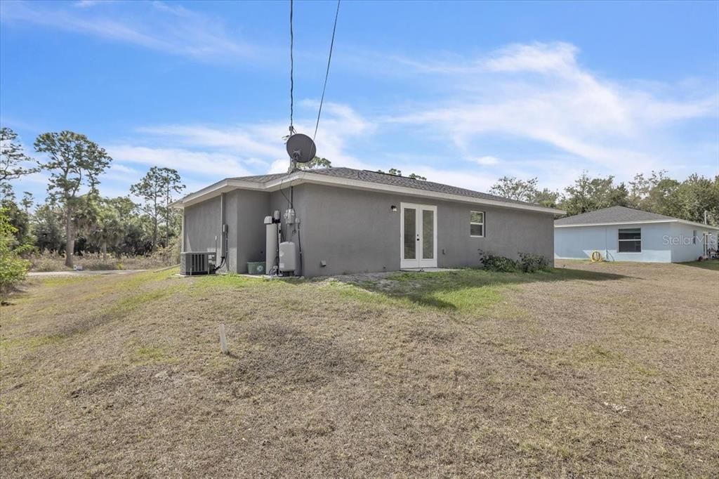 Activo con contrato: $240,000 (3 camas, 2 baños, 1228 Pies cuadrados)