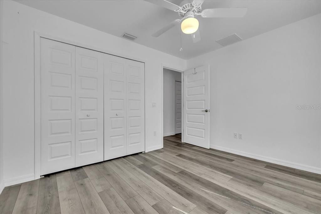 Activo con contrato: $240,000 (3 camas, 2 baños, 1228 Pies cuadrados)