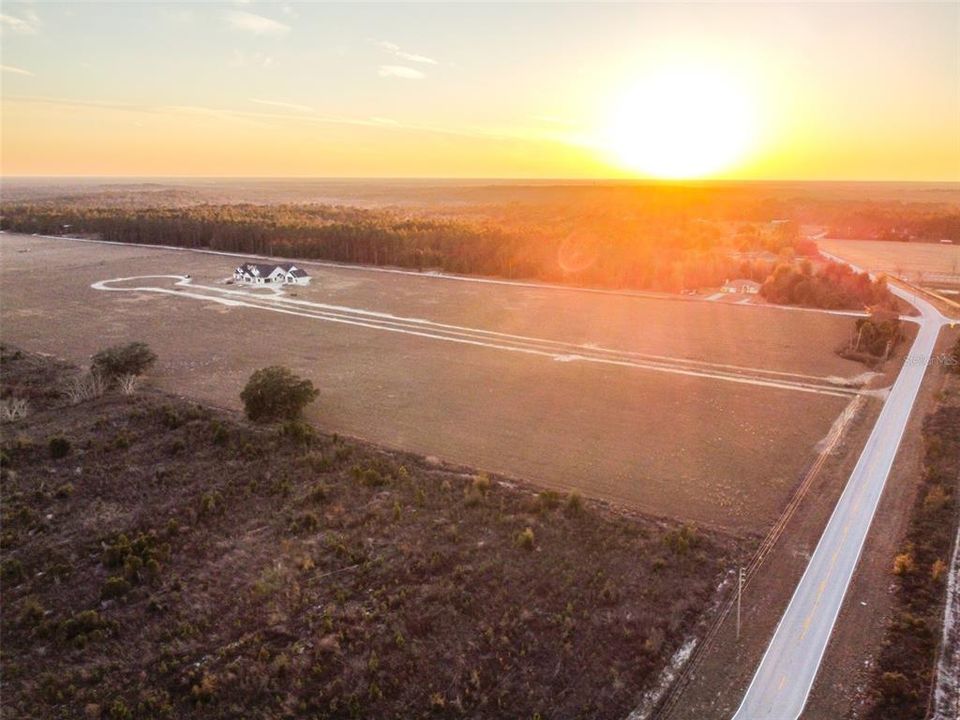 En Venta: $330,000 (3.20 acres)