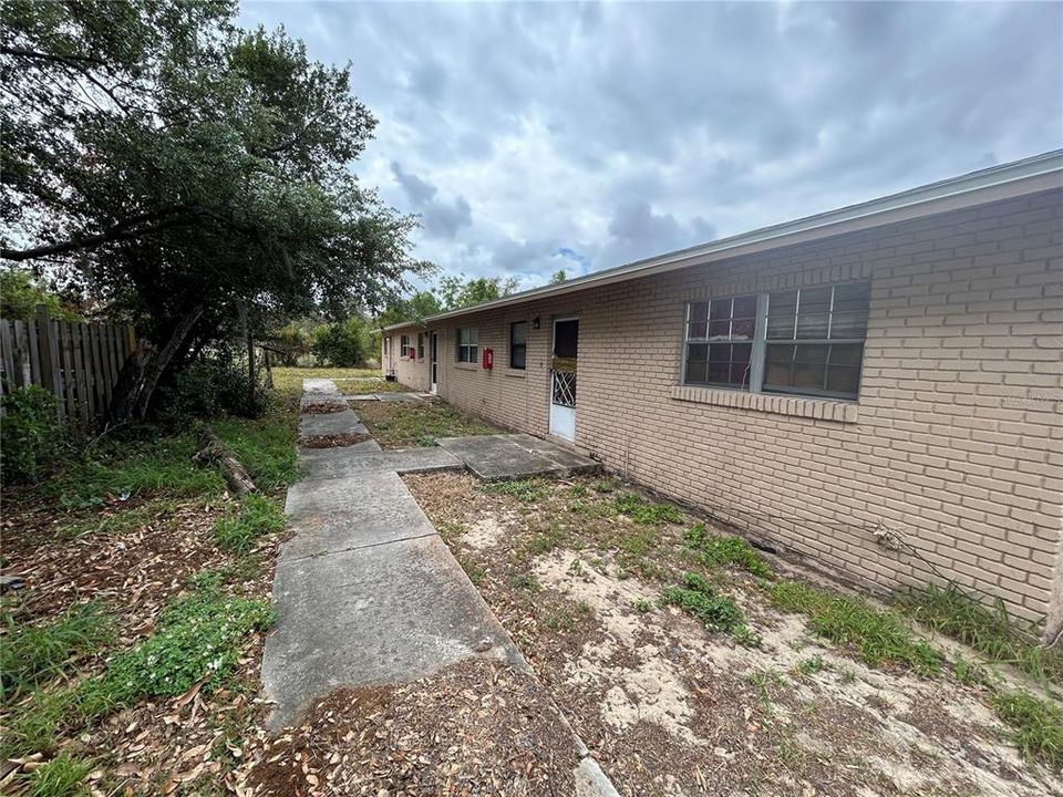 For Rent: $1,100 (2 beds, 1 baths, 800 Square Feet)