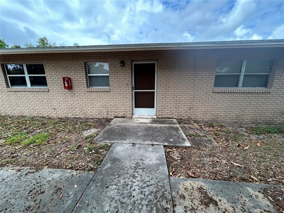 For Rent: $1,100 (2 beds, 1 baths, 800 Square Feet)