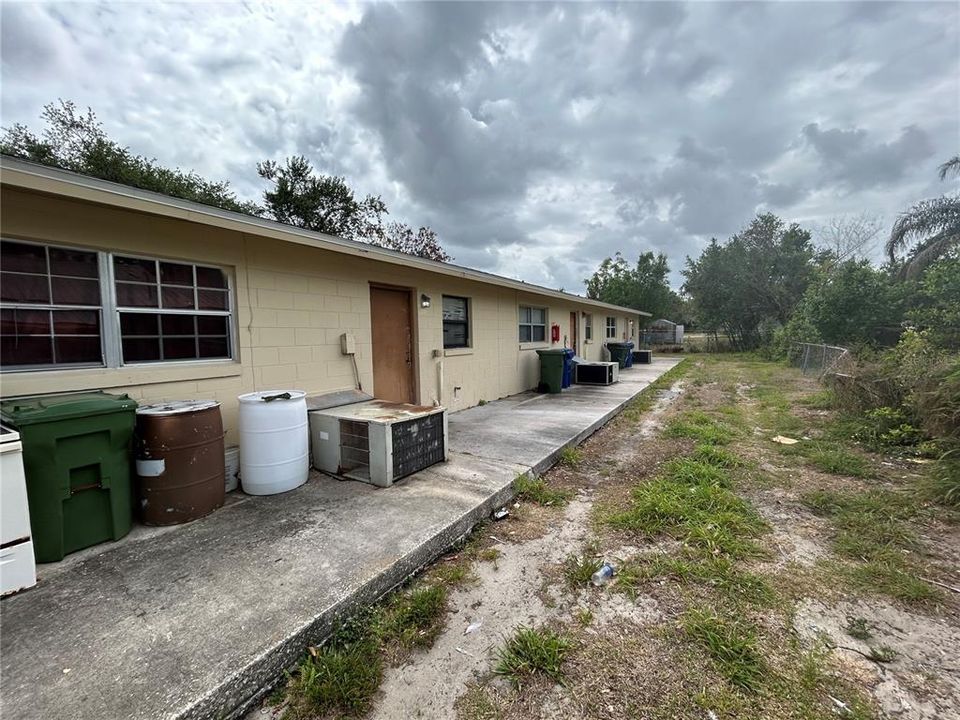 For Rent: $1,100 (2 beds, 1 baths, 800 Square Feet)
