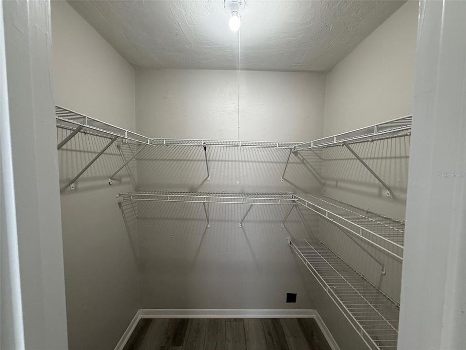 For Rent: $1,200 (1 beds, 1 baths, 580 Square Feet)