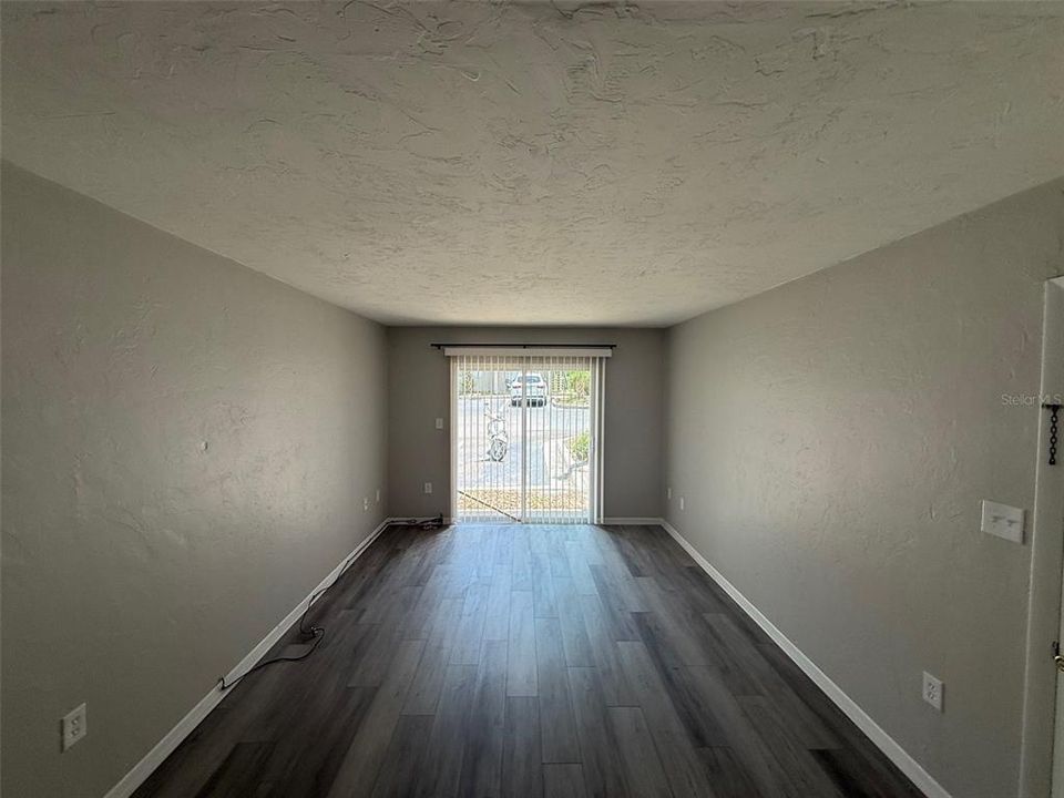 For Rent: $1,200 (1 beds, 1 baths, 580 Square Feet)