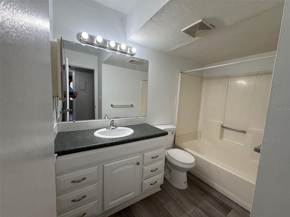For Rent: $1,200 (1 beds, 1 baths, 580 Square Feet)