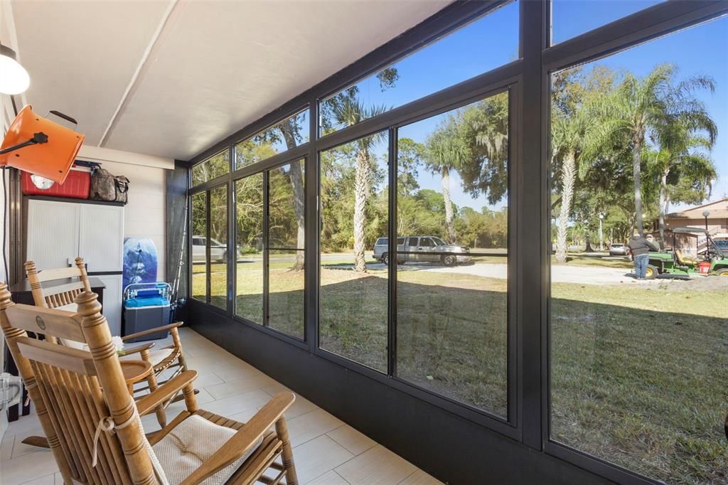 For Sale: $223,900 (2 beds, 2 baths, 897 Square Feet)