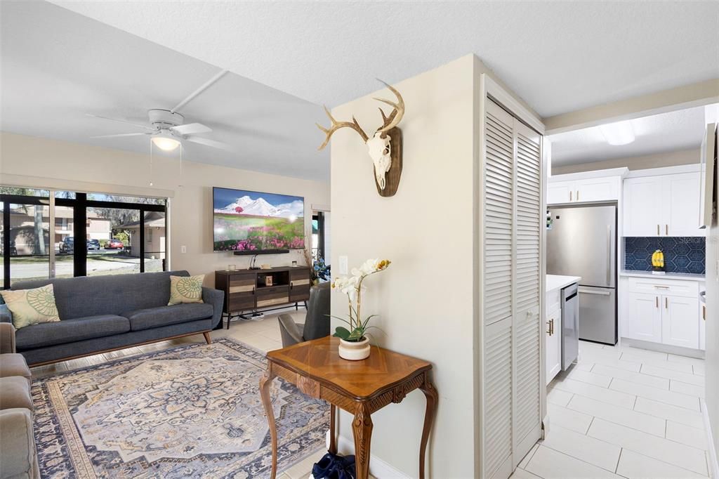 For Sale: $223,900 (2 beds, 2 baths, 897 Square Feet)