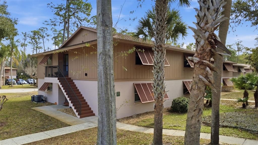 For Sale: $223,900 (2 beds, 2 baths, 897 Square Feet)