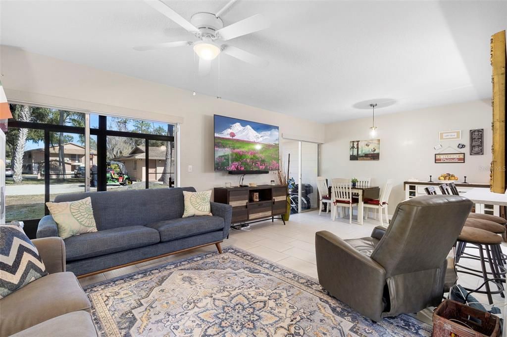 For Sale: $223,900 (2 beds, 2 baths, 897 Square Feet)