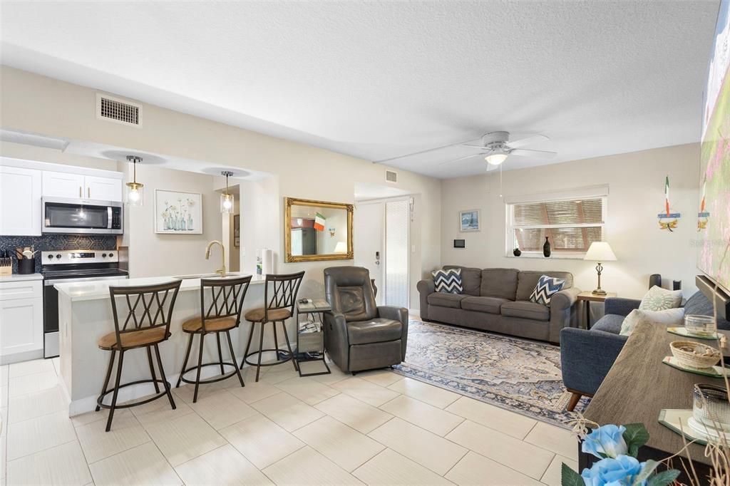 For Sale: $223,900 (2 beds, 2 baths, 897 Square Feet)